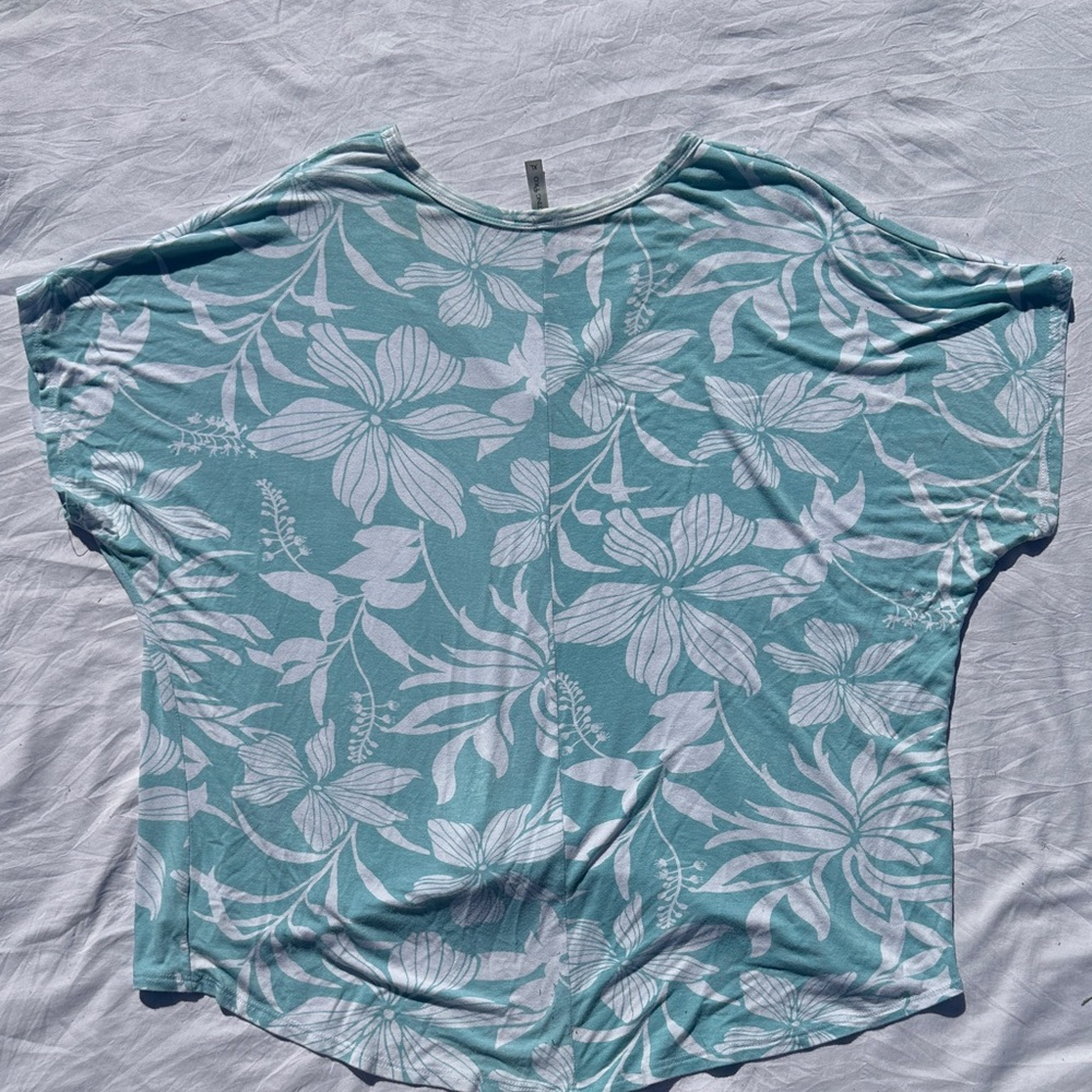 Floral Teal and White Tie-Front Top - Picture 4 of 5